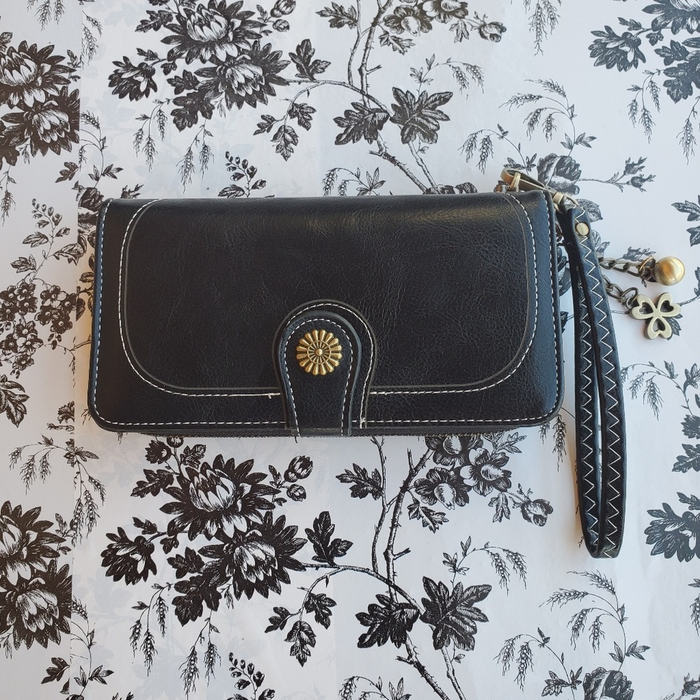 New black wristlet wallet purse
